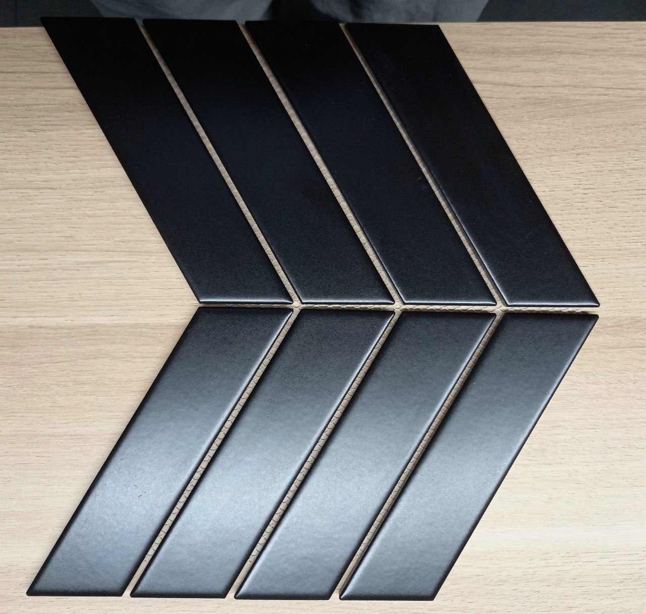 Gạch mosaic xương cá 318,5x224/52x180 GR73000 (màu đen mờ)