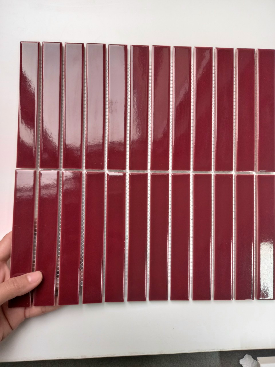 Gạch mosaic que bóng 296×297/15x145 Y22F736 (rượu đỏ/bóng/phẳng)