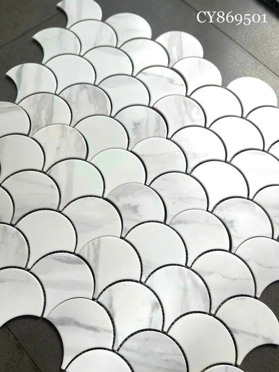 Gạch mosaic vảy cá 259×273 CY869501 (màu trắng vân đá carrara)