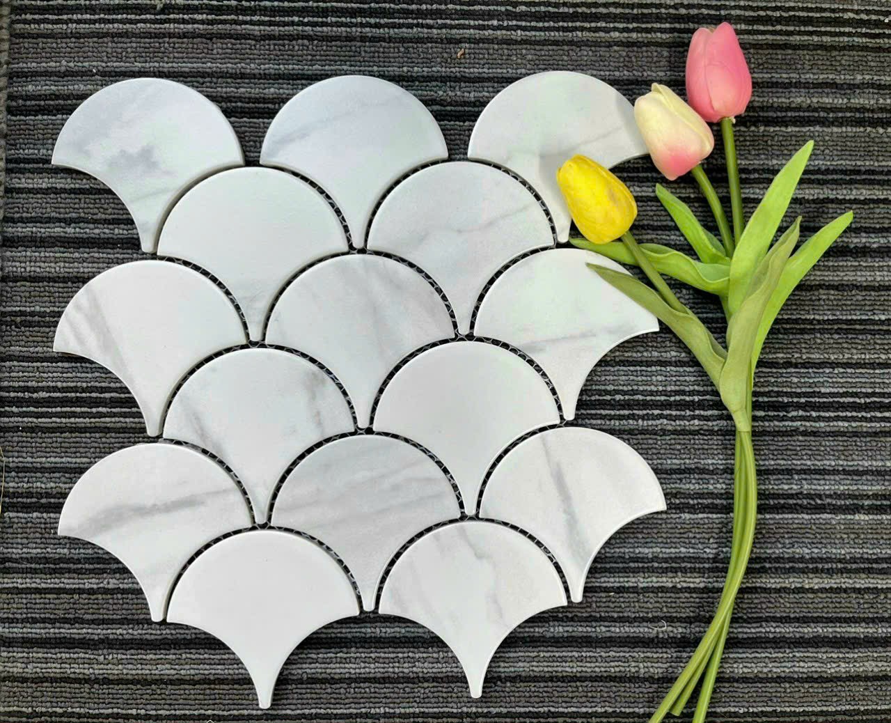 Gạch mosaic vảy cá 259×273 CY869501 (màu trắng vân đá carrara)