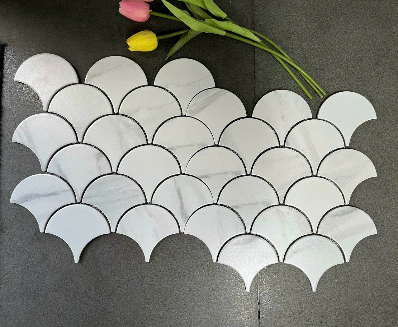 Gạch mosaic vảy cá 259×273 CY869501 (màu trắng vân đá carrara)