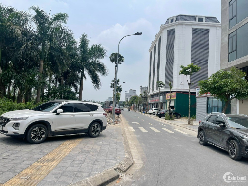 Bán nhà 9 tầng ngay trung tâm Dịch Vọng Hậu