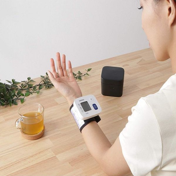 TBYT-Máy Đo Huyết Áp Cổ Tay Omron HEM 6161