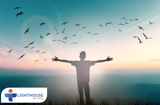 LOOK AROUND, LOOK WITHIN: SỨC KHOẺ TINH THẦN TỪ BÊN NGOÀI VÀ BÊN TRONG