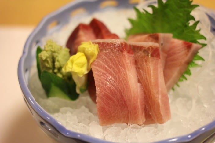 Cẩm nang toàn tập về Sashimi - điểm khác biệt với Sushi, nguyên liệu, giá cả và cách ăn