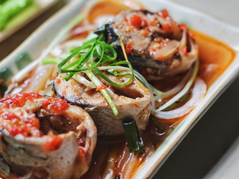 Vào bếp làm món cá saba Nhật sốt cà chua đậm đà Vào bếp làm món cá saba Nhật sốt cà chua đậm đà