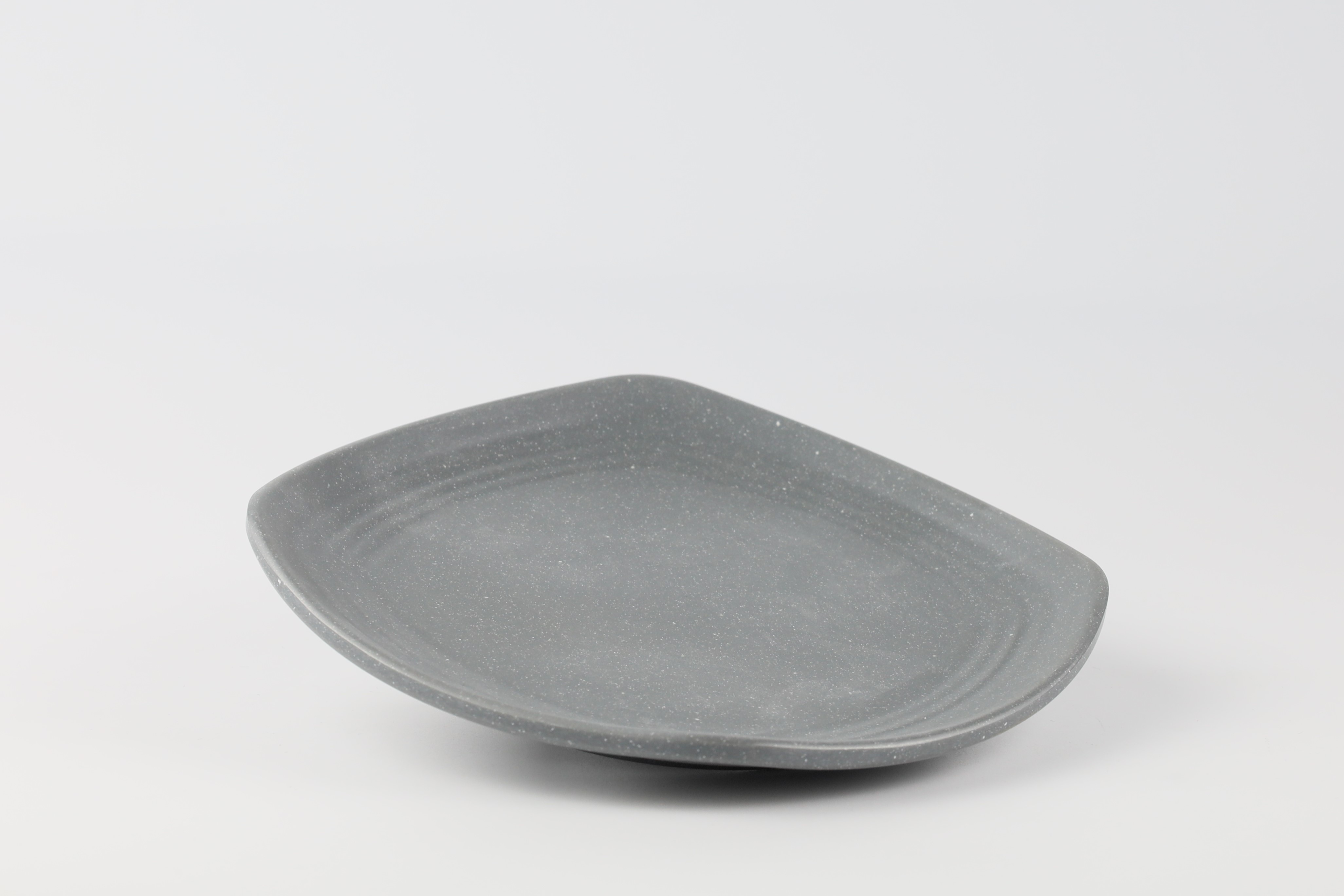 dia-vuong-canh-tron-nham-dark-grey