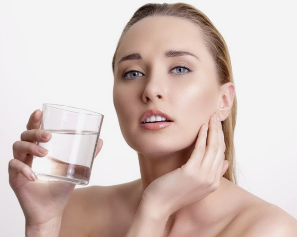 2 lít nước 1 ngày, da sẽ đẹp?