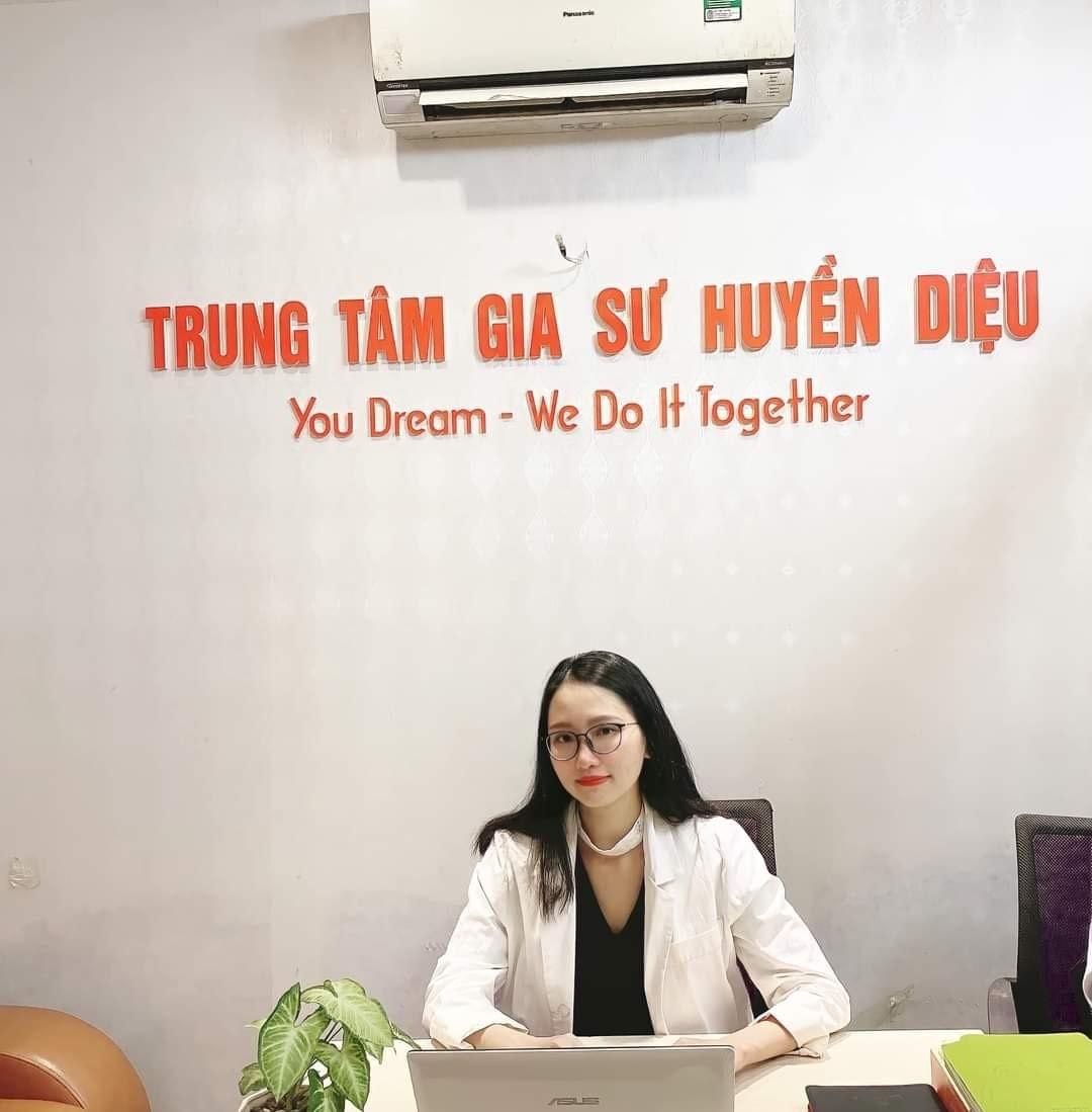 Giáo viên Ngữ Văn - Nguyễn Huyền Diệu