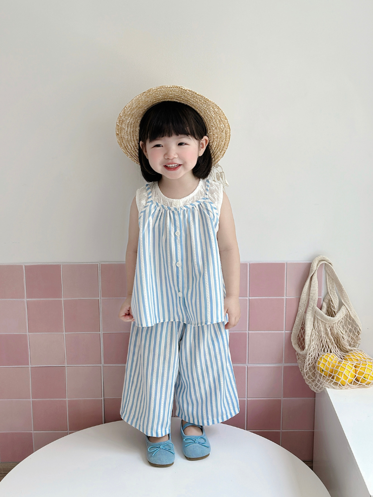 Set kẻ xanh thêu áo phối ren quần suông