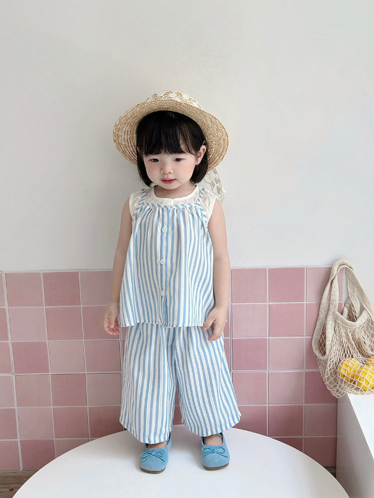 Set kẻ xanh thêu áo phối ren quần suông