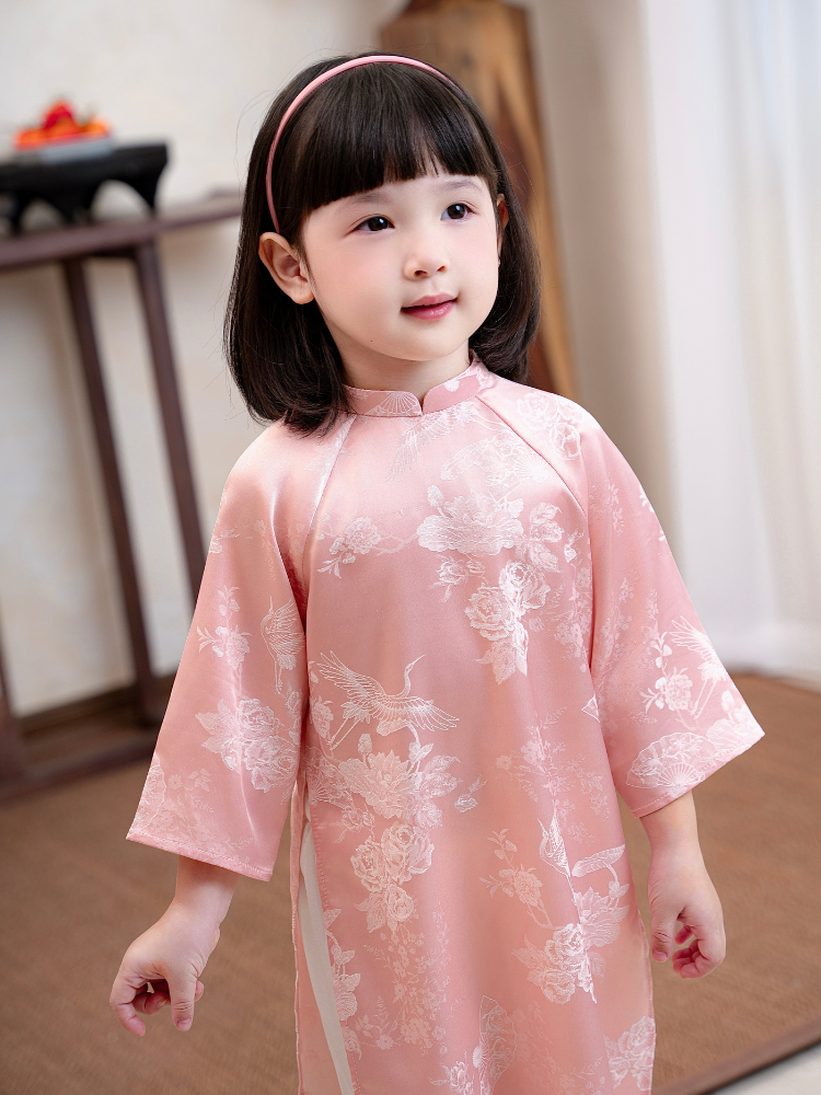 Áo dài hồng hạc hoa hồng