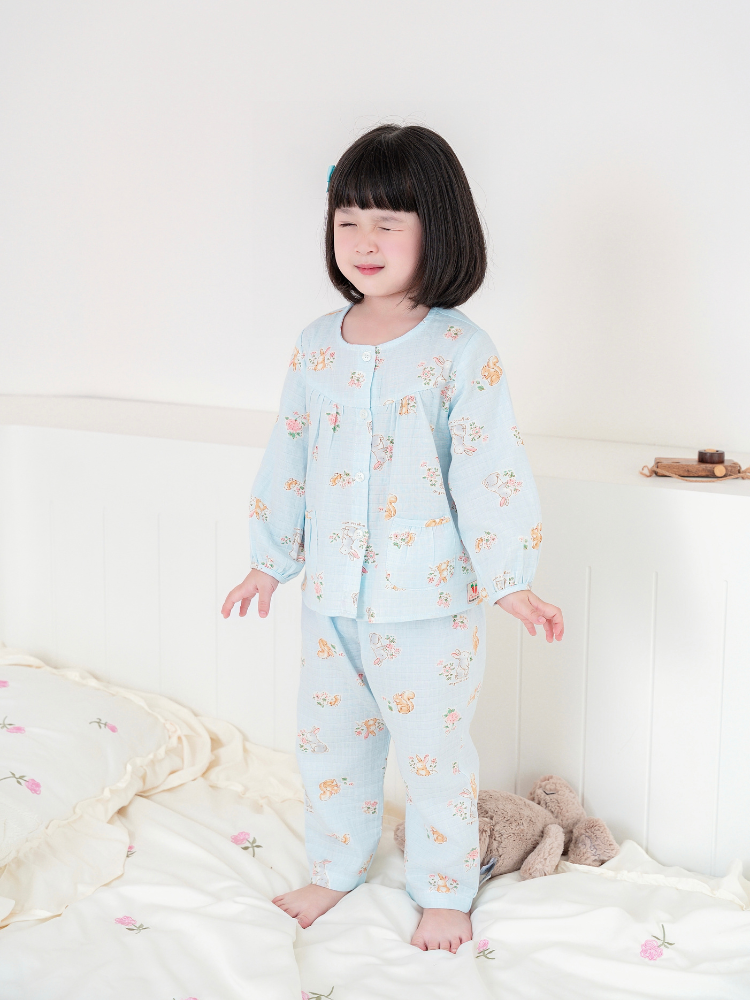 Bộ dài thỏ xám nền xanh