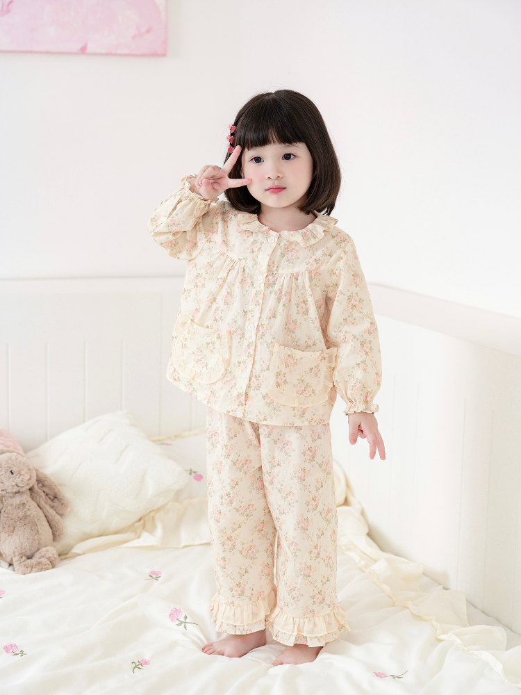 Bộ dài hoa hồng cổ bèo nền kem