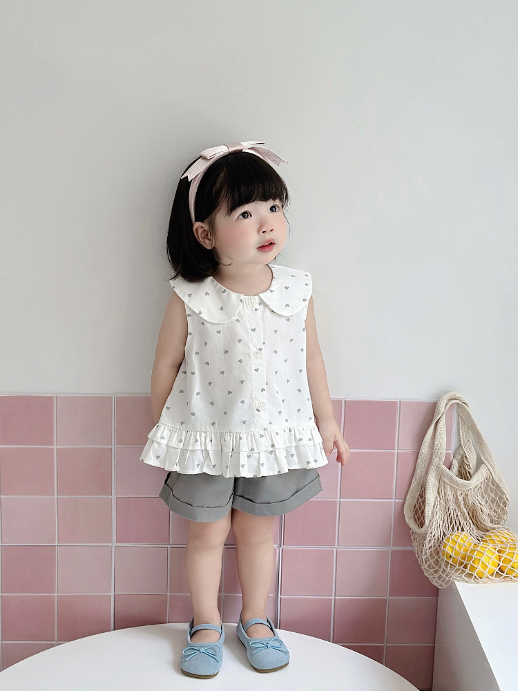 Set áo sơ mi trái tim ghi và quần short gập gấu