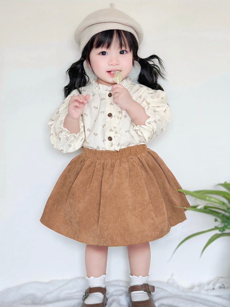 Áo sơ mi chấm bi cổ bèo hoa nhí