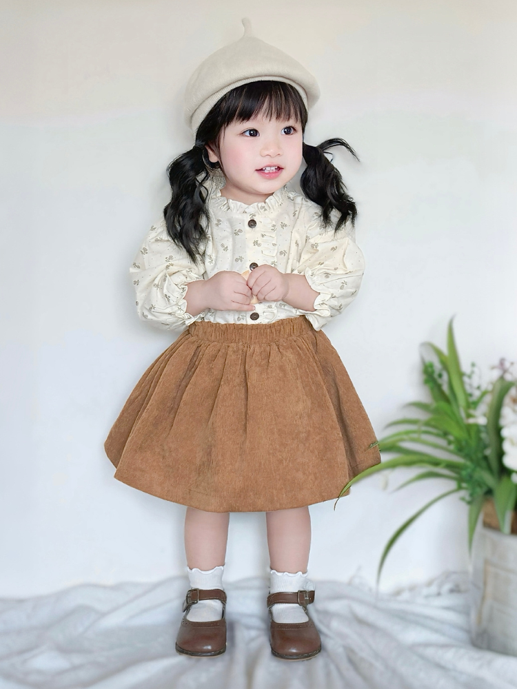 Áo sơ mi chấm bi cổ bèo hoa nhí