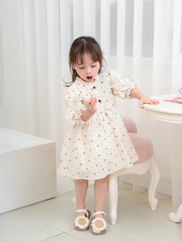 Váy hoa nhí tay dài cổ viền ren nẹp cúc