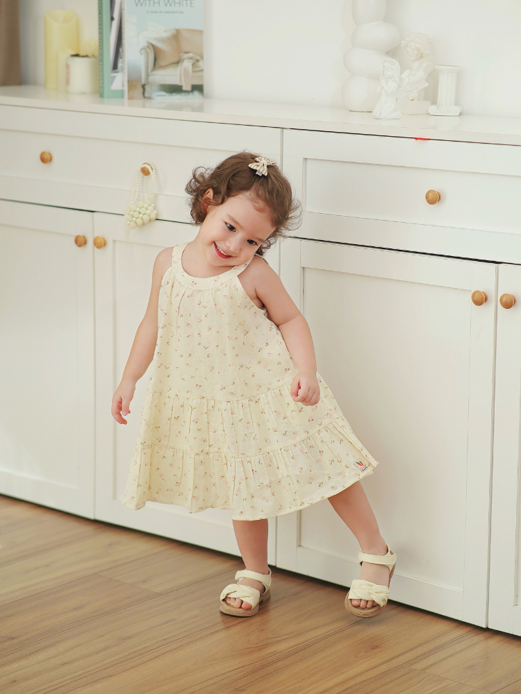 Váy cổ yếm linen hoa nhí hồng nhạt