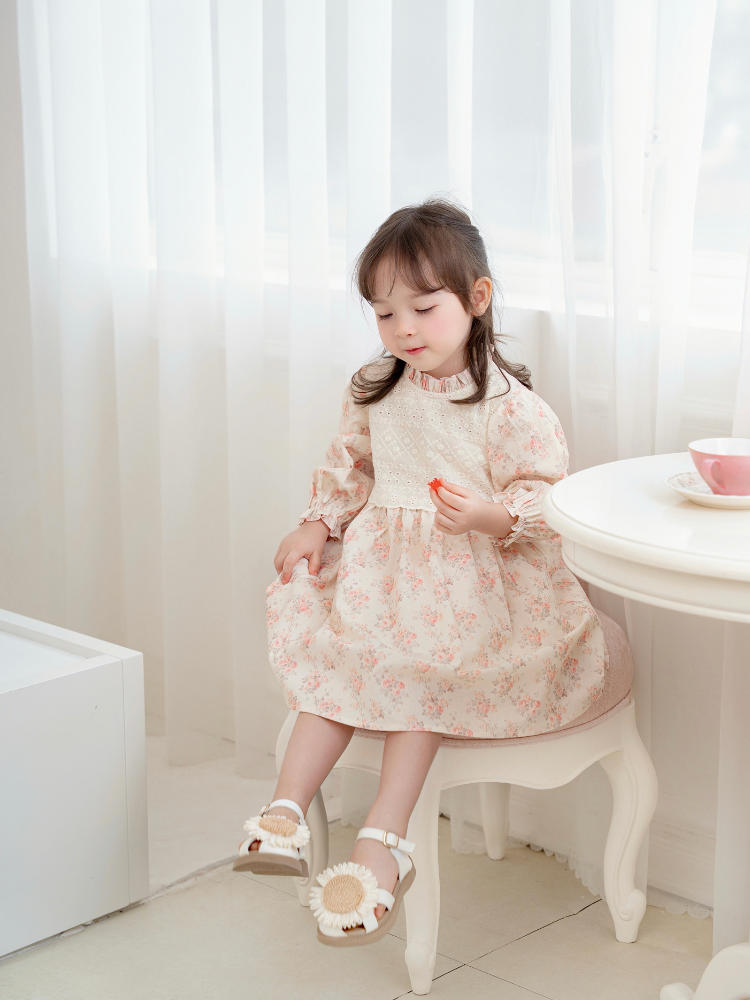 Vay tay dài hoa hồng leo phối ren ngực