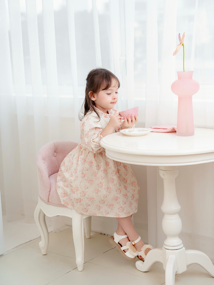 Vay tay dài hoa hồng leo phối ren ngực
