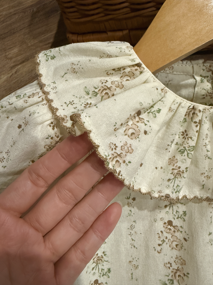 Áo sơ mi cổ bèo viền nâu
