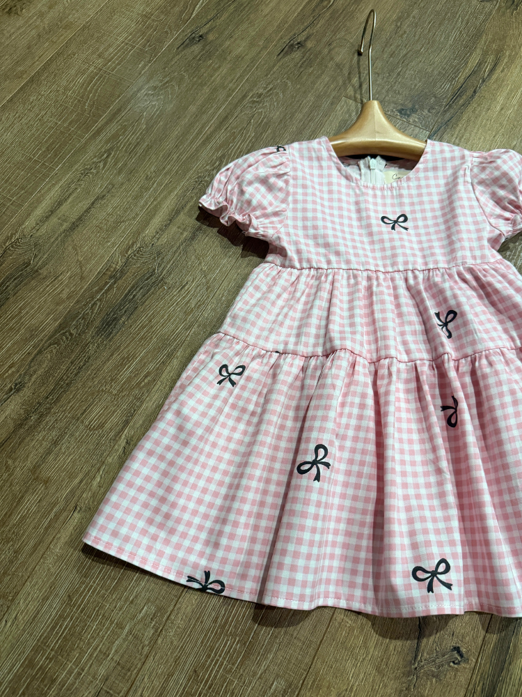 Váy caro hồng nơ đen