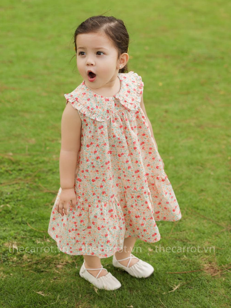 Váy cổ yếm linen hoa nhí hồng nhạt