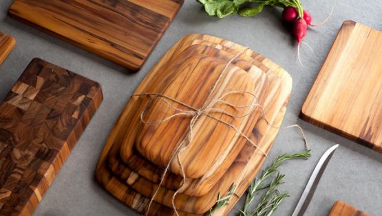 Cách sử dụng và vệ sinh thớt gỗ đúng cách để tránh nhiễm khuẩn chéo