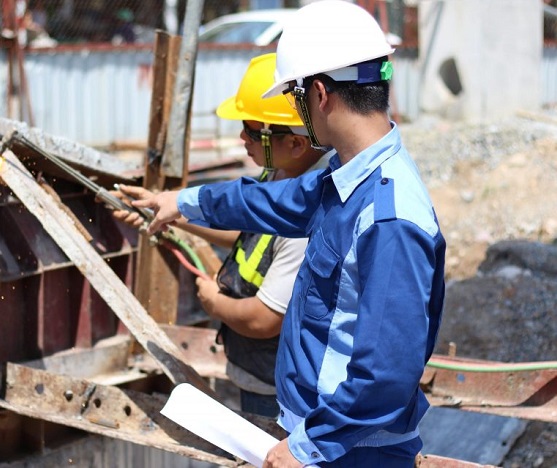 Công Nhân, Kĩ Sư Làm Việc Trong Công Trình Xây Dựng Cần Trang Thiết Bị Bảo Hộ Nào?