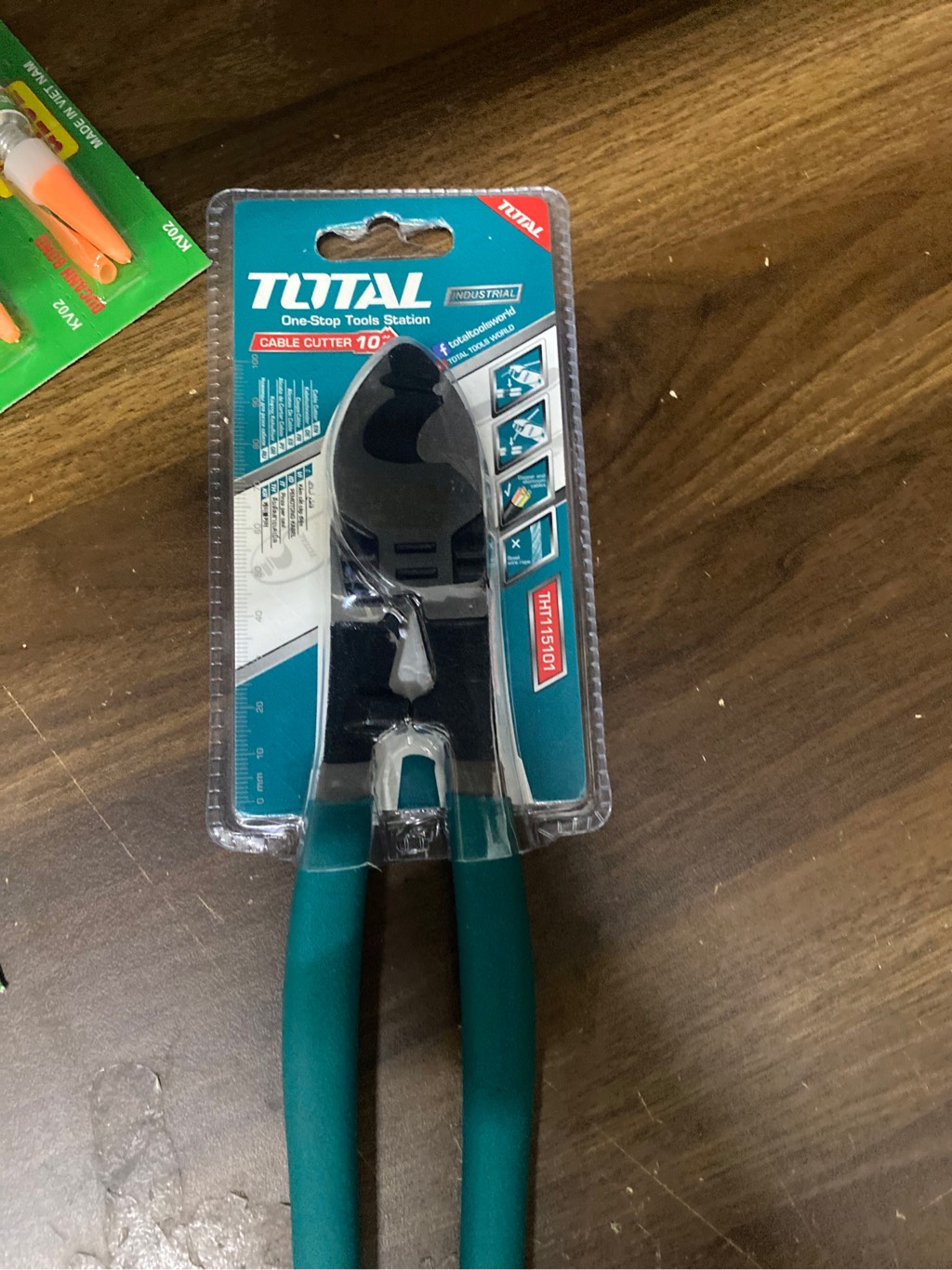 Kìm cắt cáp TOTAL THT115101