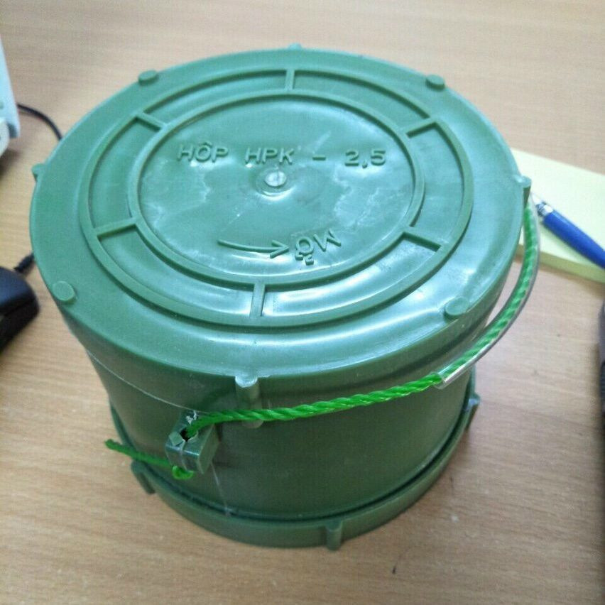 Chai tạo khói dành cho thực tập loại lớn, màu xanh, thời gian phát khói 4-5 phút, mật độ 50-70m2 - Trang bị toàn diện