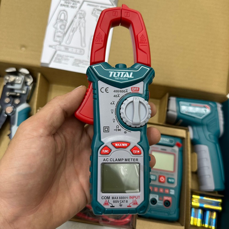 Bộ 5 dụng cụ kiểm tra điện Total TOS23026 gồm kìm tuốt dây điện, bút thử điện, ampe kìm, đồng hồ vạn năng, nhiệt kế
