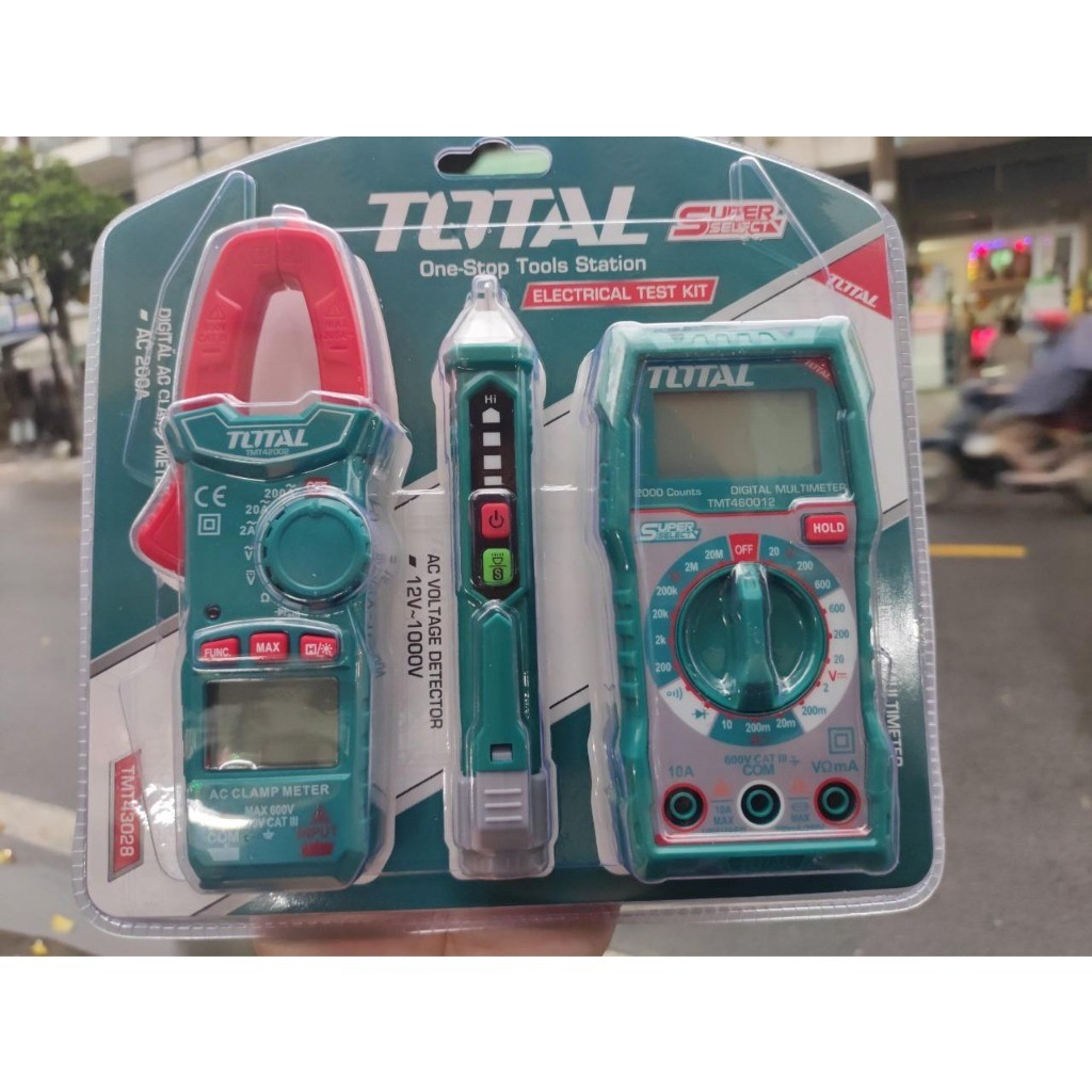 Bộ 3 dụng cụ kiểm tra điện TOTAL TMT43028 bao gồm ampe kìm đo điện, bút dò điện và đồng hồ vạn năng - Thinksafe