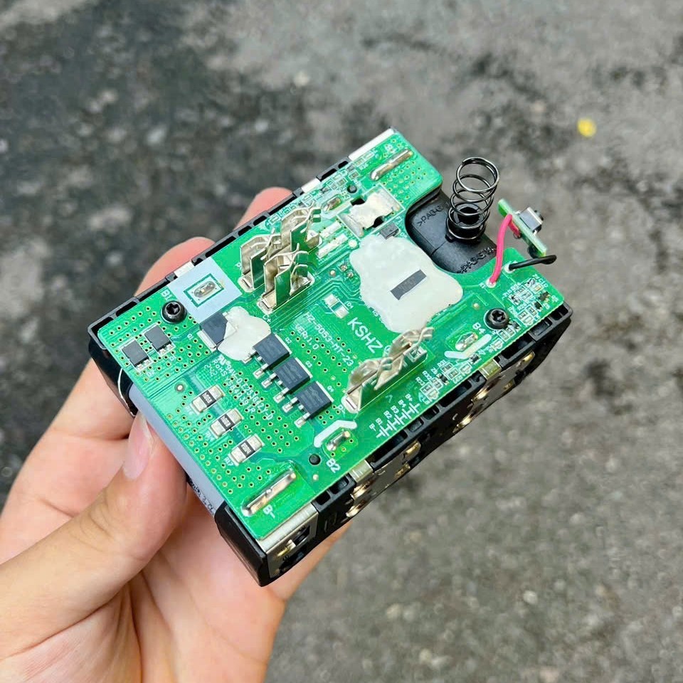 Pin 4A Dekton M21-B4015PROMAX, Dòng xả tối đa 75A, Bảng mạch công nghệ thế hệ mới, Chân Pin Phổ Thông - Thinksafe