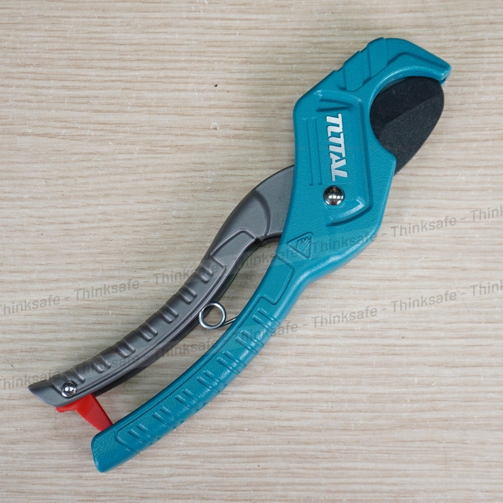 Dao cắt ống nhựa PVC TOTAL THT53135 chiều dài 210mm, đường kính cắt 3-36mm, lưỡi SK5 phủ Teflon