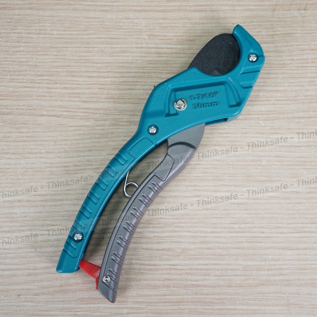 Dao cắt ống nhựa PVC TOTAL THT53135 chiều dài 210mm, đường kính cắt 3-36mm, lưỡi SK5 phủ Teflon