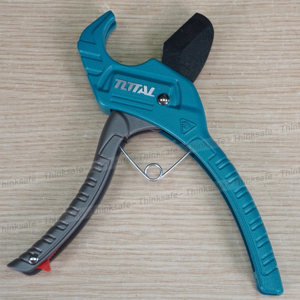 Dao cắt ống nhựa PVC TOTAL THT53135 chiều dài 210mm, đường kính cắt 3-36mm, lưỡi SK5 phủ Teflon