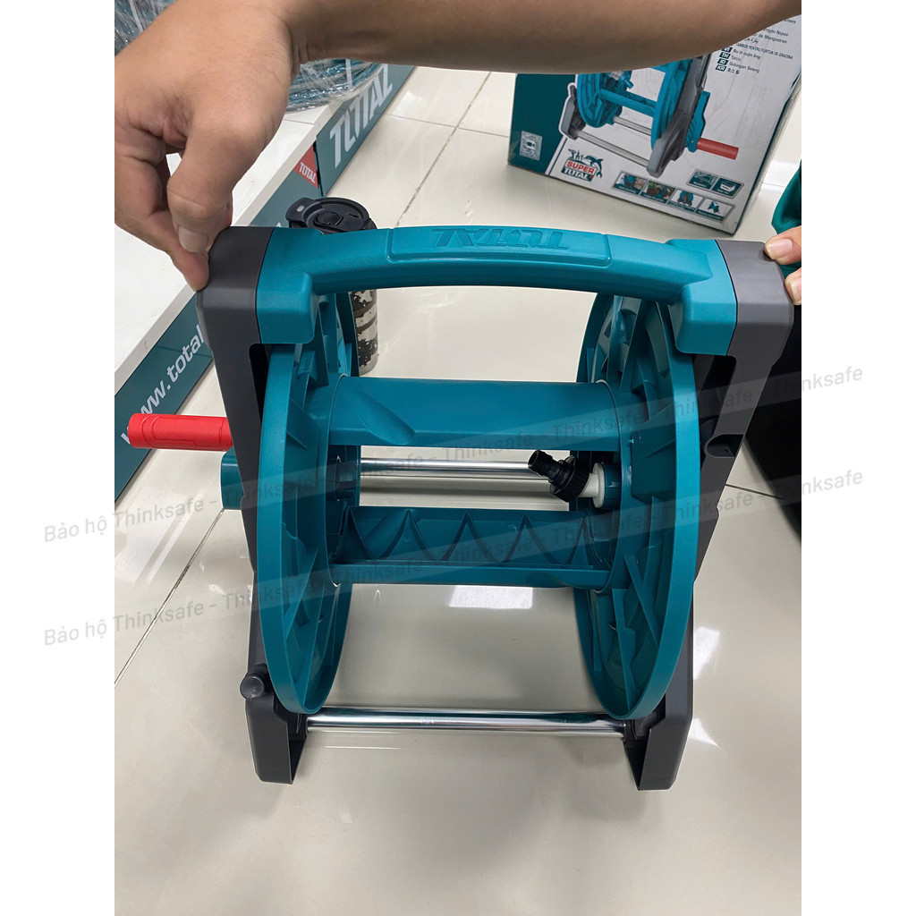 Dụng cụ cuộn ống nước TOTAL THHR40121/ THHR40122/THHR2012  chất liệu PP và Nhôm rulo cuộn ống có thể treo tường
