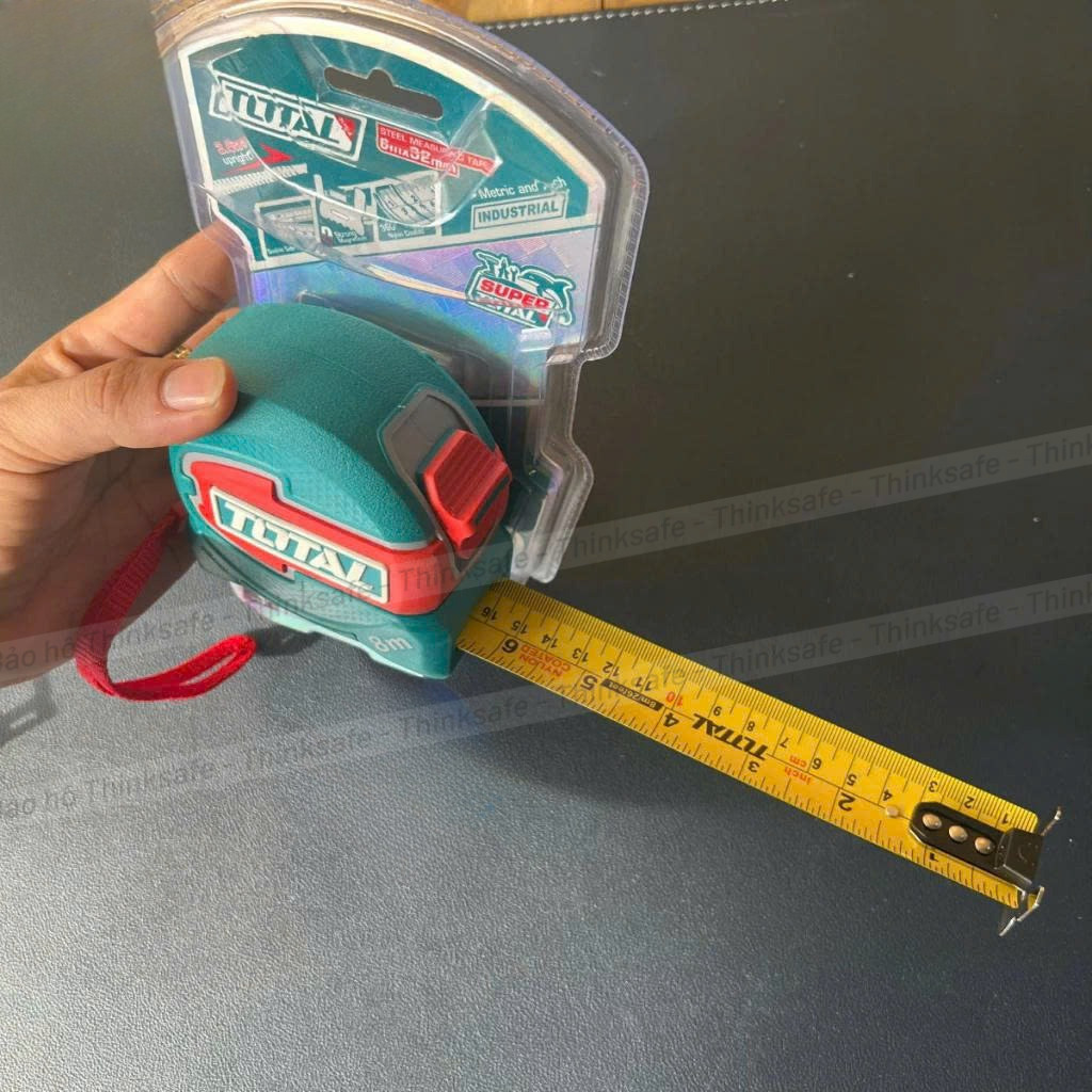 Thước kéo cao cấp TOTAL, Kích thước 5 - 8 mét, Hệ mét và inch, Lưỡi thép phủ nylon 360°, In hai mặt, Móc đôi có nam châm