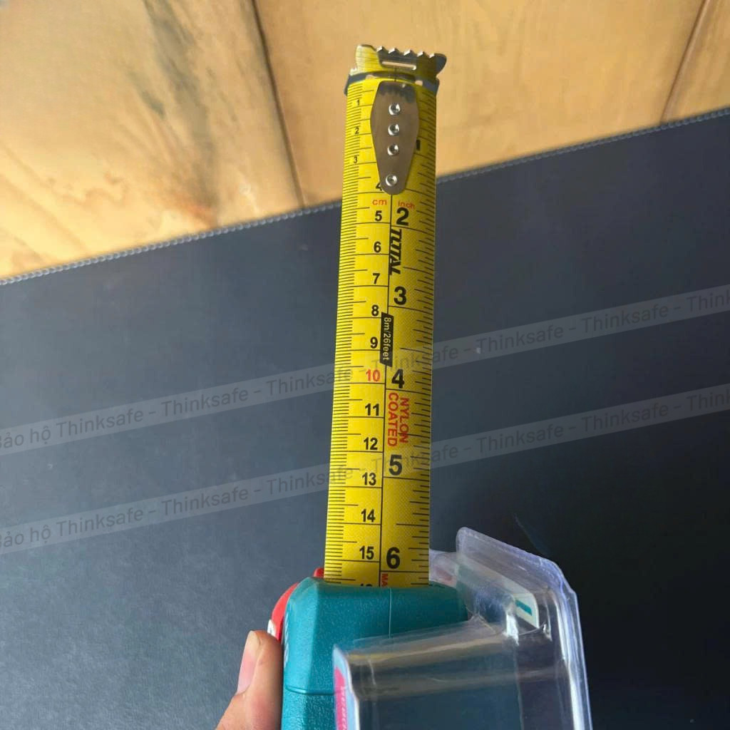 Thước kéo cao cấp TOTAL, Kích thước 5 - 8 mét, Hệ mét và inch, Lưỡi thép phủ nylon 360°, In hai mặt, Móc đôi có nam châm