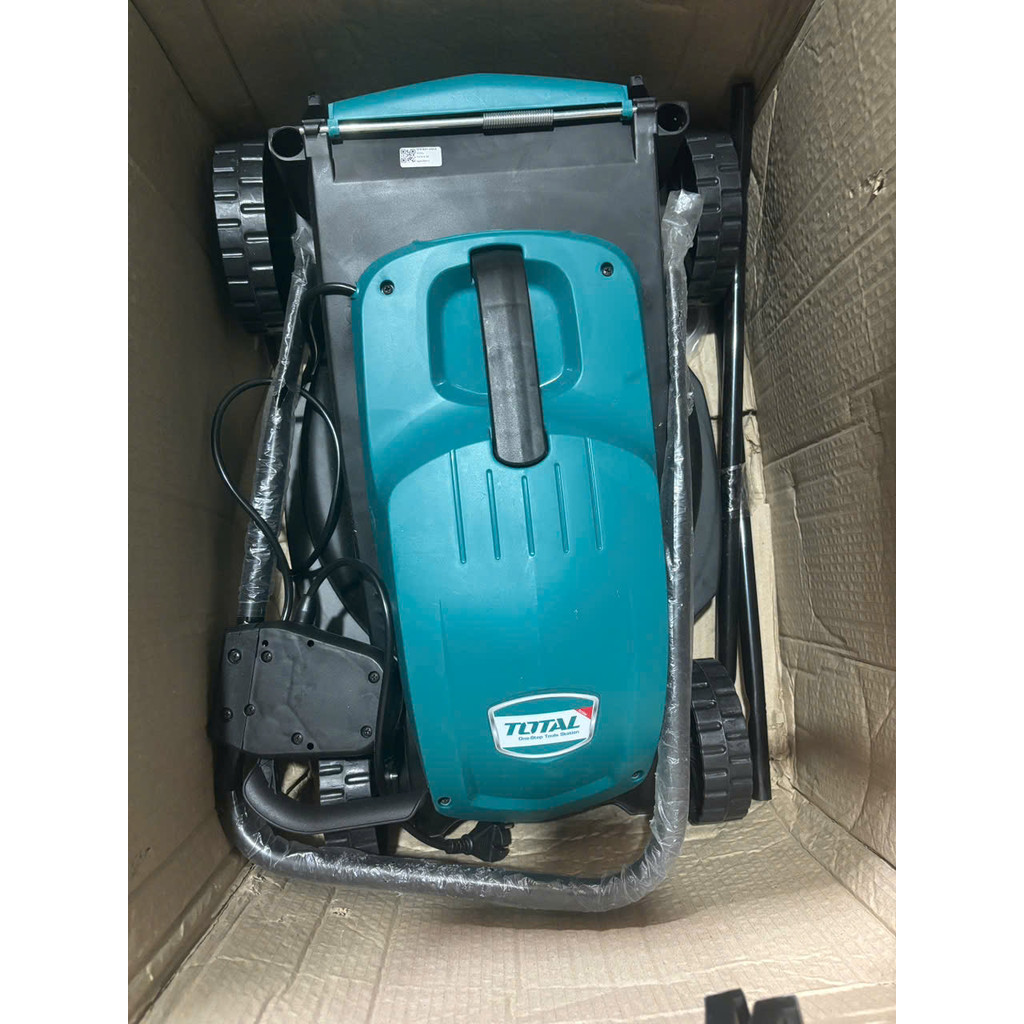 Máy cắt cỏ làm vườn TOTAL TGT616152
