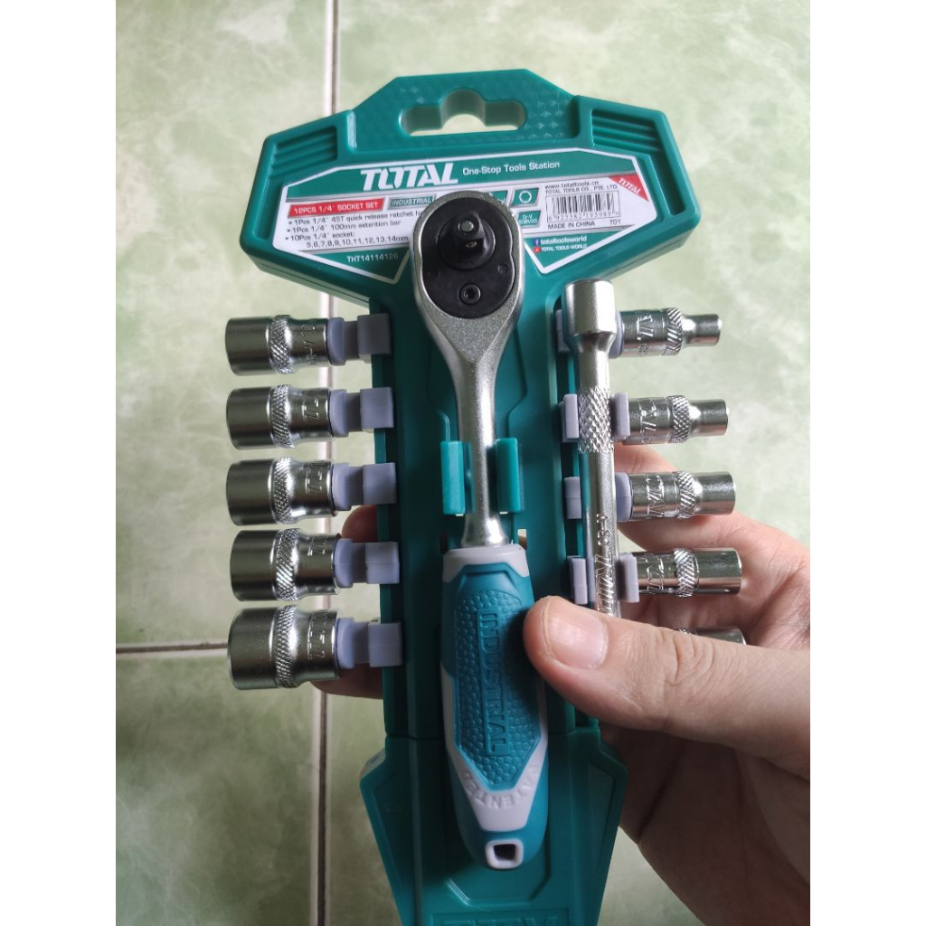 Bộ cần siết lưc 2 chiều và đầu tuýp 12 chi tiết TOTAL, kích thước 1/2 - 1/4 inch, chất liệu thép crv mạ crôm - Thinksafe