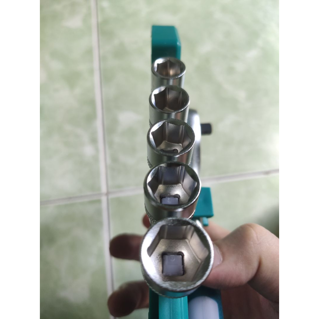 Bộ cần siết lưc 2 chiều và đầu tuýp 12 chi tiết TOTAL, kích thước 1/2 - 1/4 inch, chất liệu thép crv mạ crôm - Thinksafe
