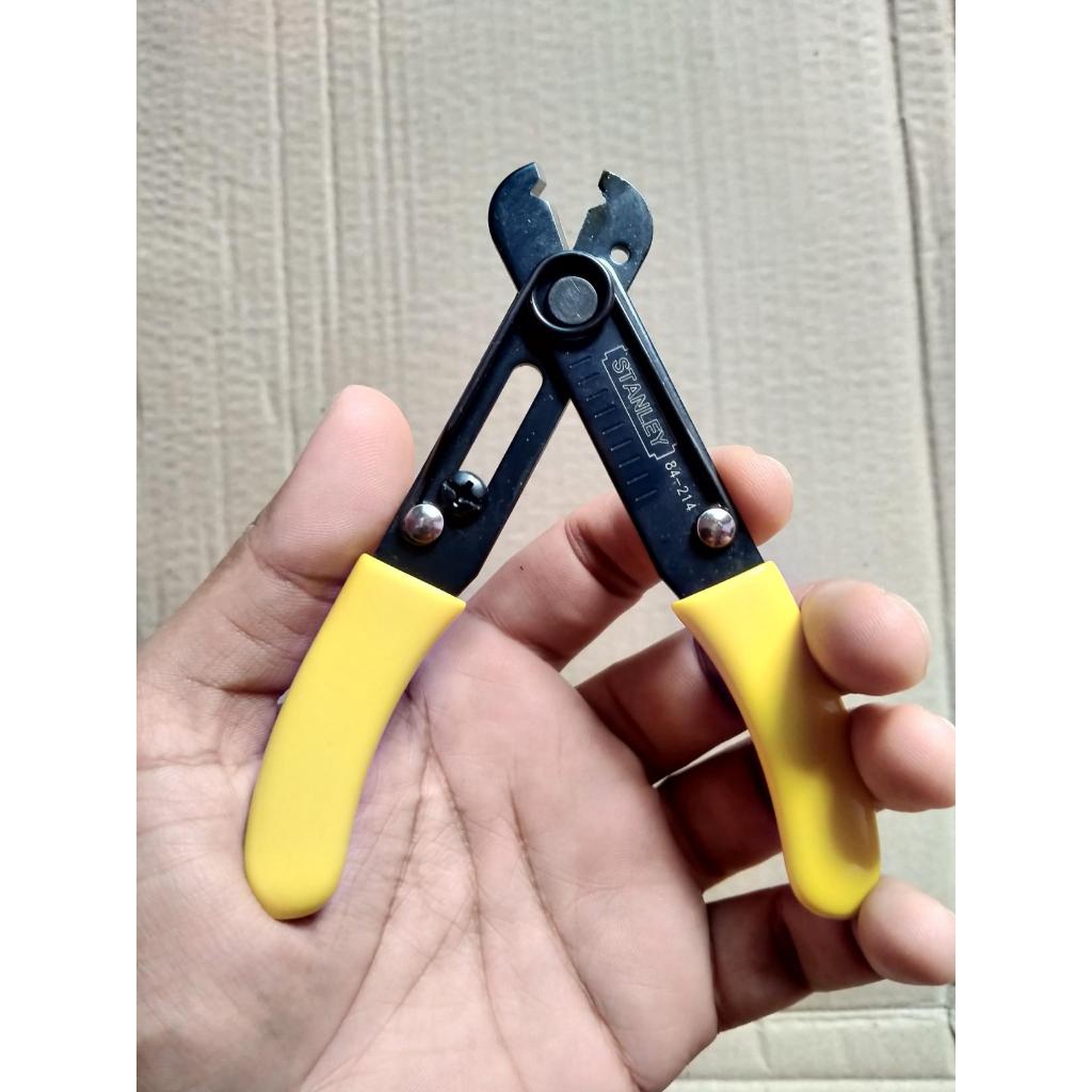 Kìm tuốt dây điện Stanley 84-214-22 130mm, cắt và tuốt từ 10 đến 20 loại dây, cán bọc nhựa Kềm tuốt dây - Thinksafe