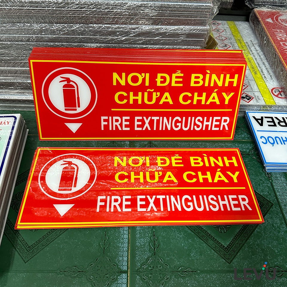 Bảng nơi để bình chữa cháy Meka kích thước 300x150, tiêu lệnh chữa cháy dán tường - Thinksafe