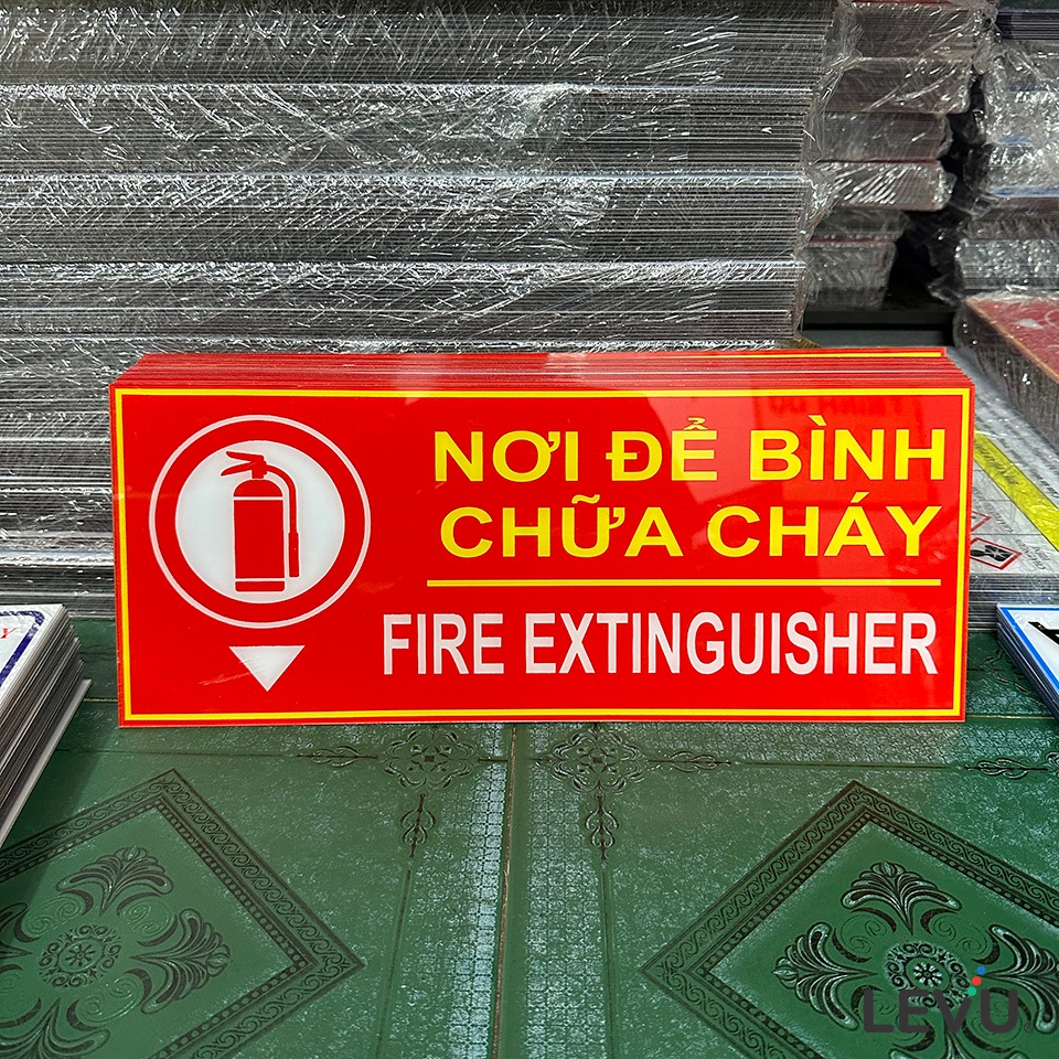 Bảng nơi để bình chữa cháy Meka kích thước 300x150, tiêu lệnh chữa cháy dán tường - Thinksafe