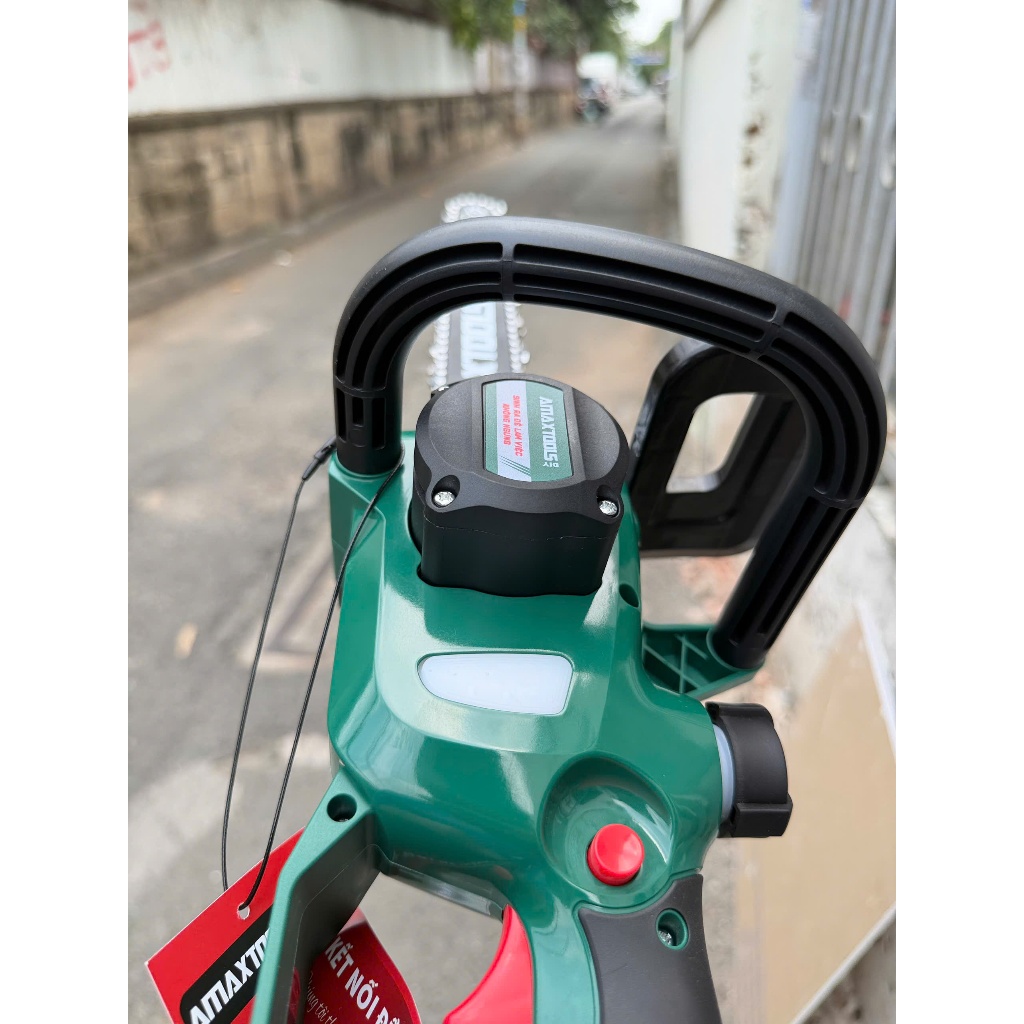 Máy cưa xích pin Amaxtools ACX31SM