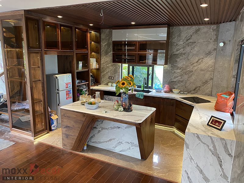 Chiêm ngưỡng độ đẹp phòng bếp ăn gỗ óc chó sau khi hoàn thiện