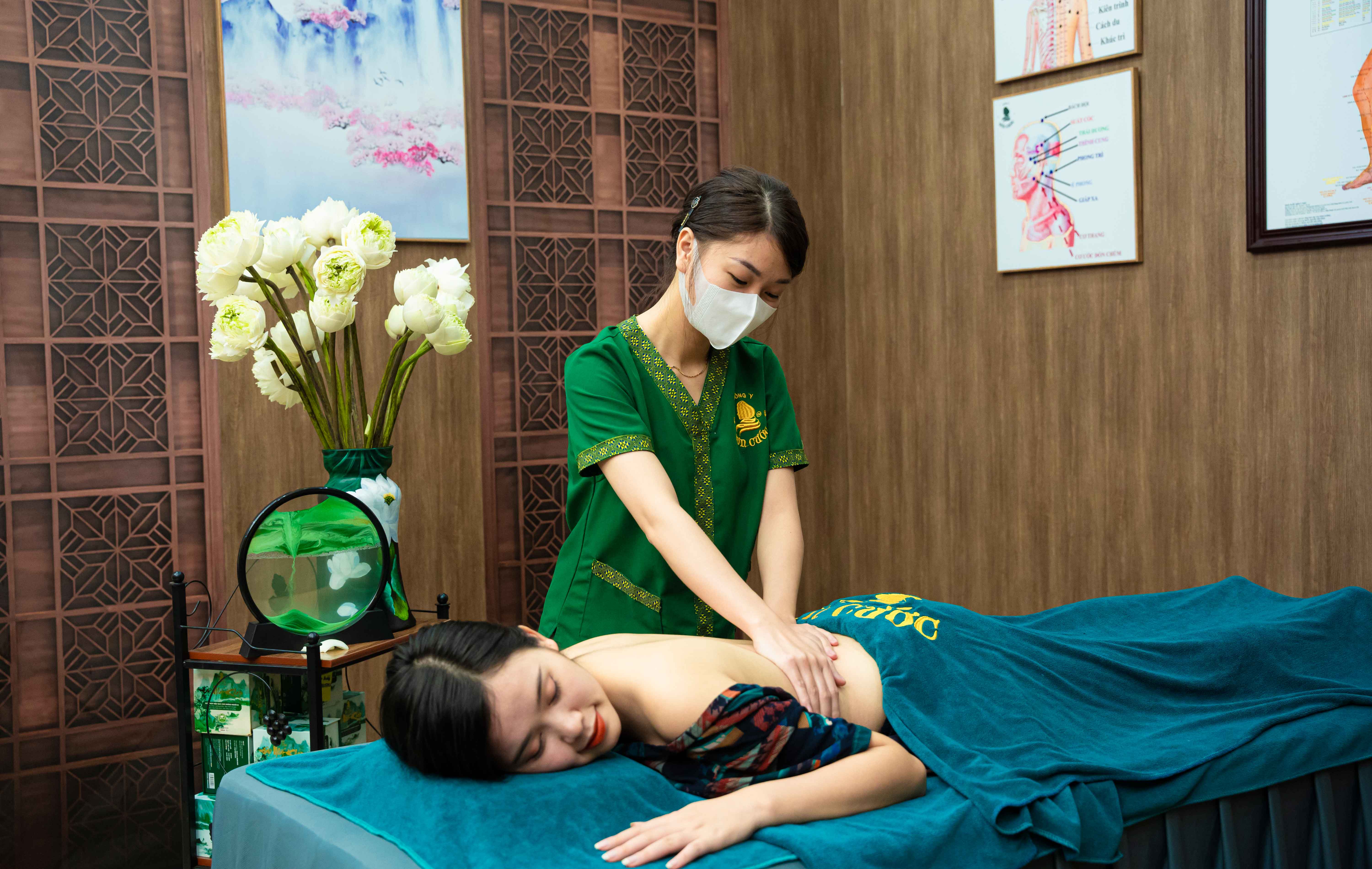 Massage Trị liệu vùng Lưng (60 phút)